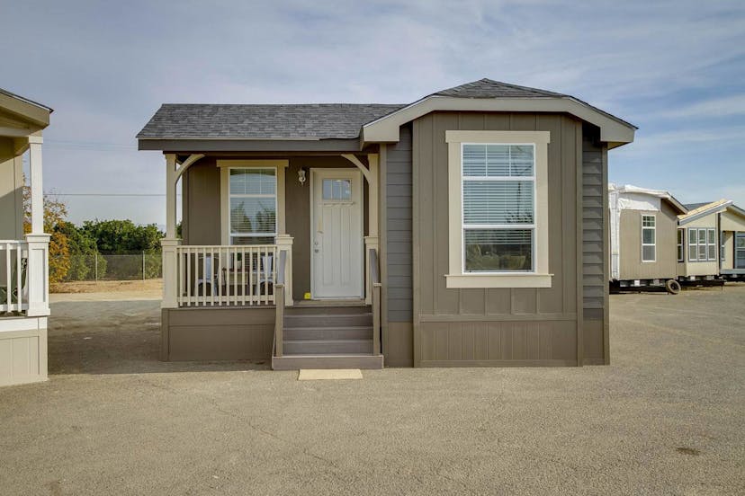 Redman 3563d hero, elevation, and exterior home features