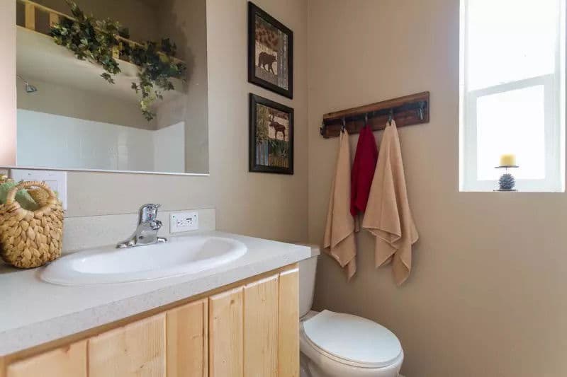 Ath-10l bathroom home features